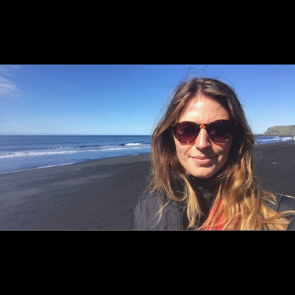 Meet your Posher, Devin - Picture 5 of 6